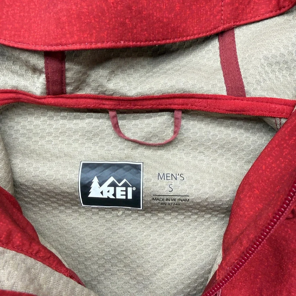 REI Jacket Mens Small Red McCone Softshell Hooded Full Zip Hiking Outdoor‎ Light